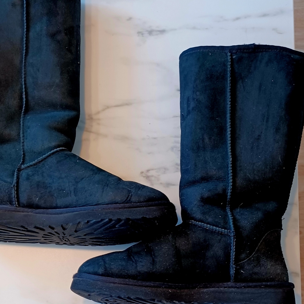UGGS Gently Worn Orig Tall Black Boots 10